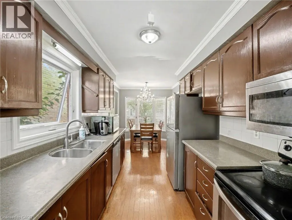 635 REXFORD Drive