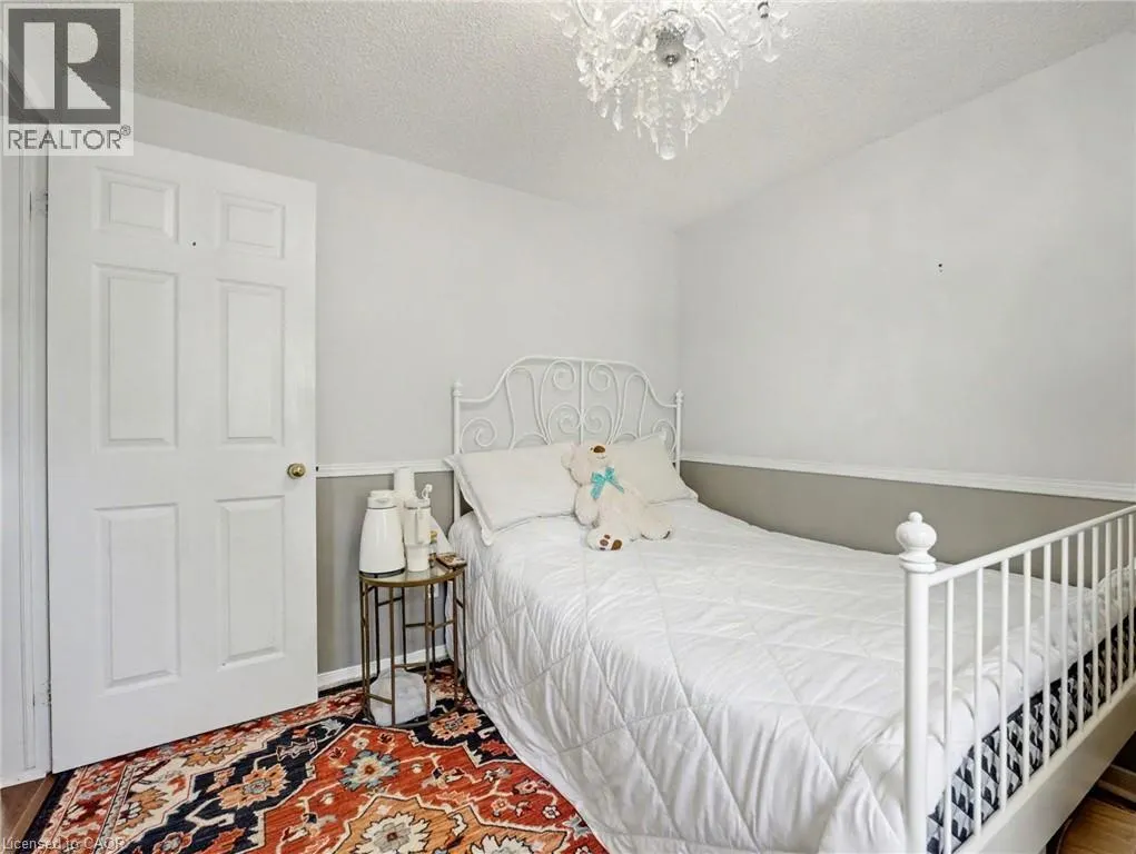 635 REXFORD Drive