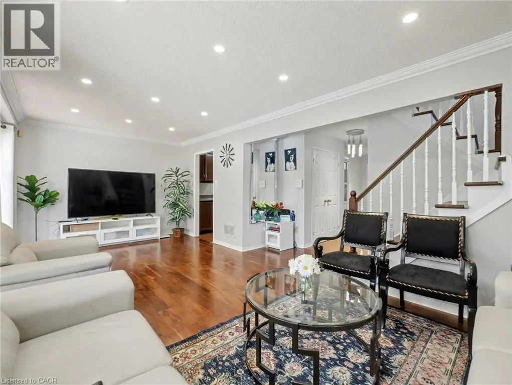 635 REXFORD Drive