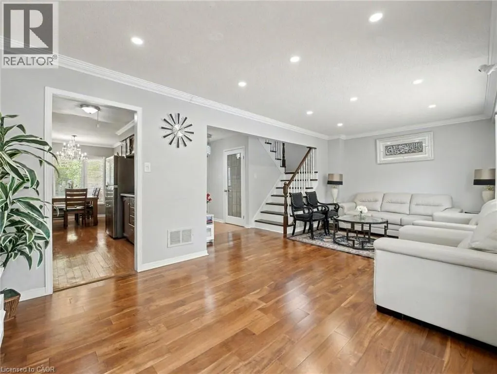 635 REXFORD Drive