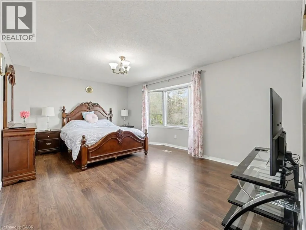 635 REXFORD Drive