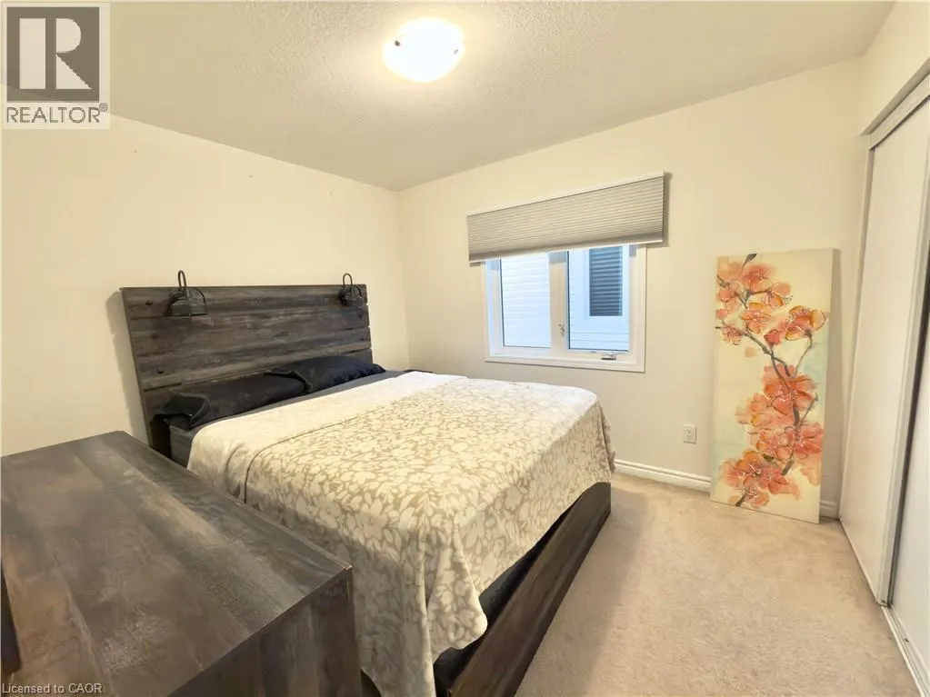 386 GROVEHILL Crescent Unit# Main floor, #Main floor