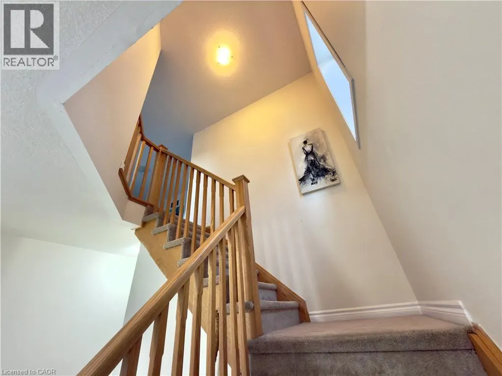 386 GROVEHILL Crescent Unit# Main floor, #Main floor