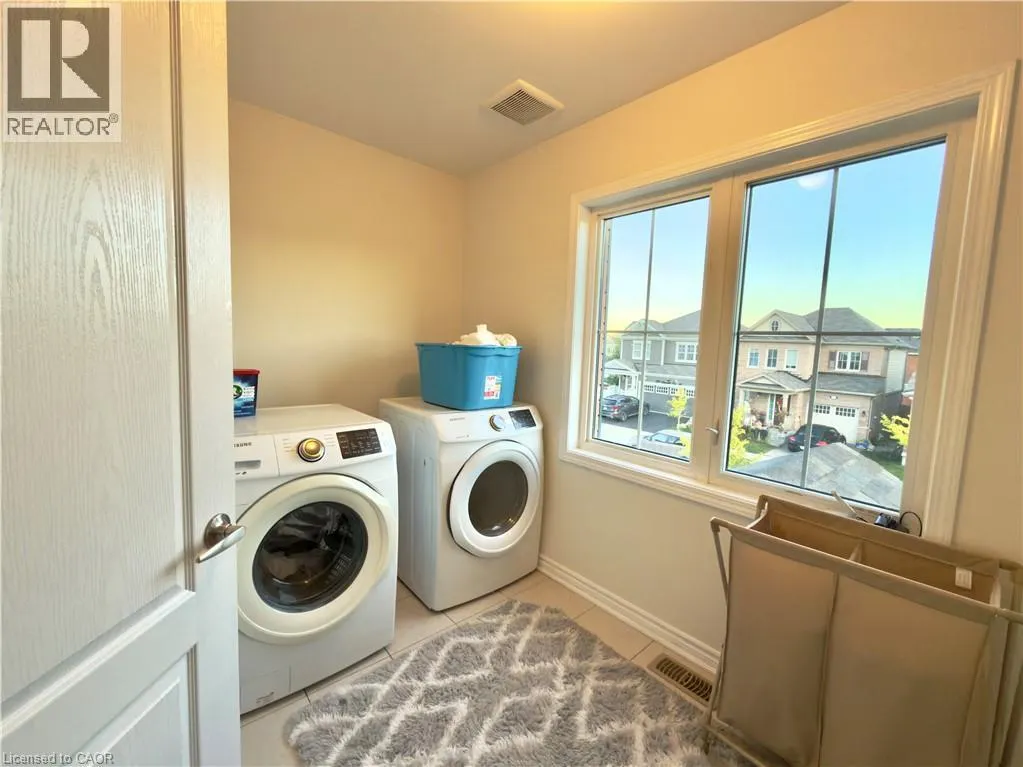 386 GROVEHILL Crescent Unit# Main floor, #Main floor