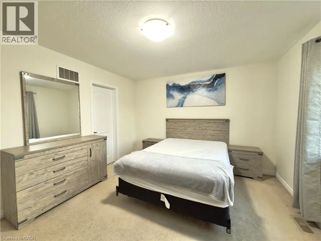 386 GROVEHILL Crescent Unit# Main floor, #Main floor