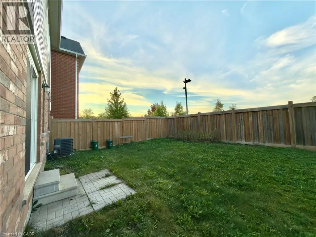386 GROVEHILL Crescent Unit# Main floor, #Main floor