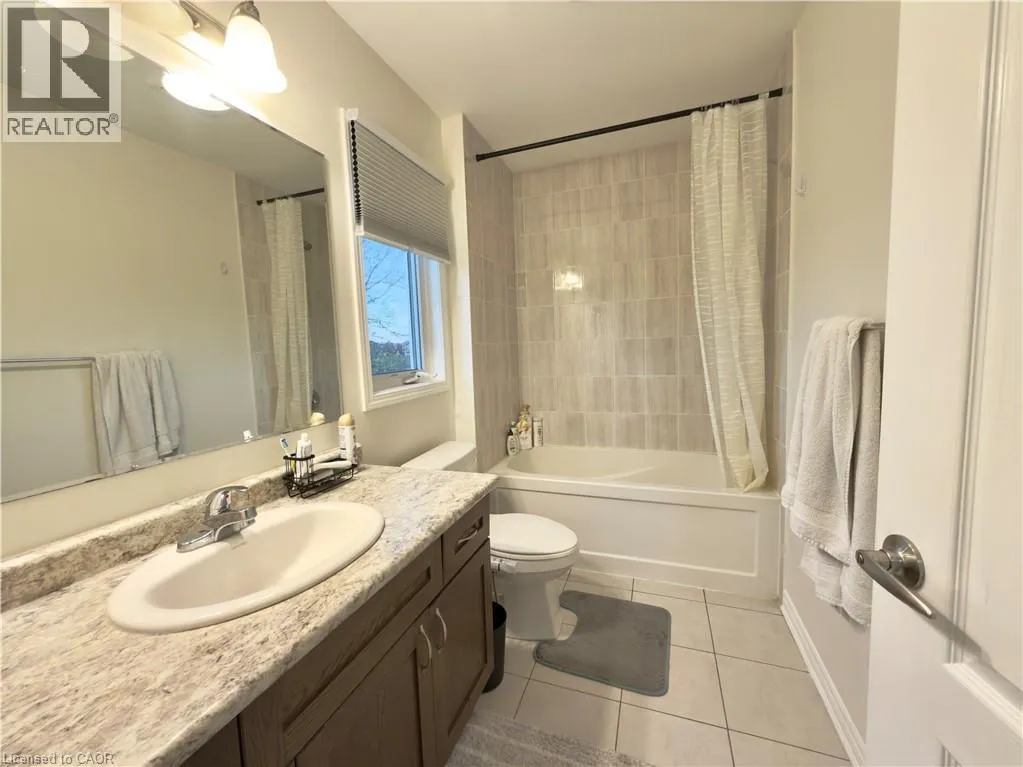 386 GROVEHILL Crescent Unit# Main floor, #Main floor