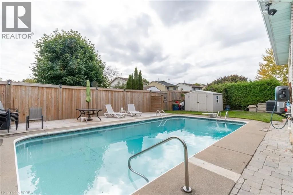 76 ENFIELD Crescent