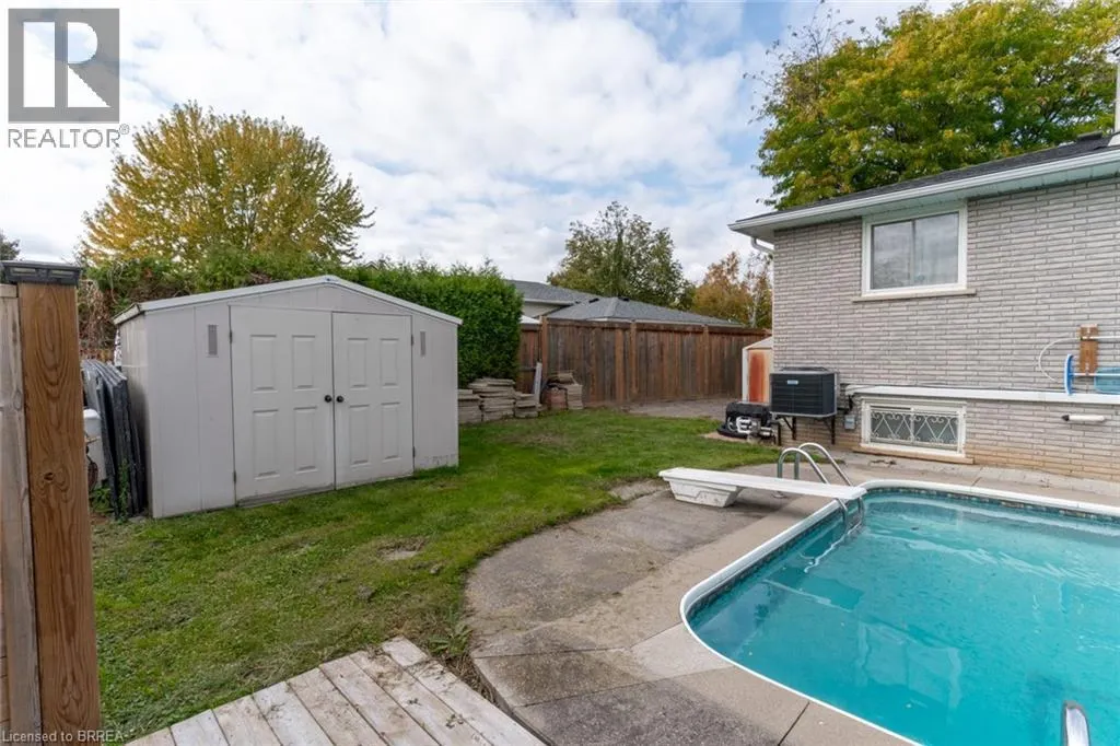 76 ENFIELD Crescent