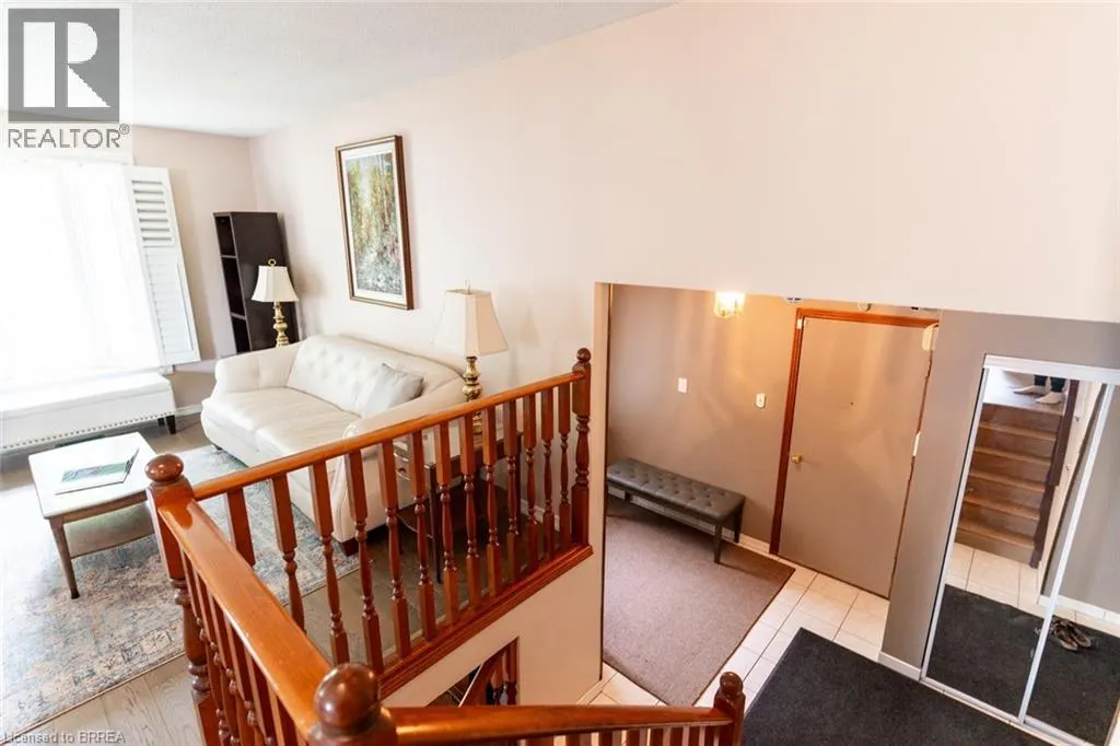 76 ENFIELD Crescent