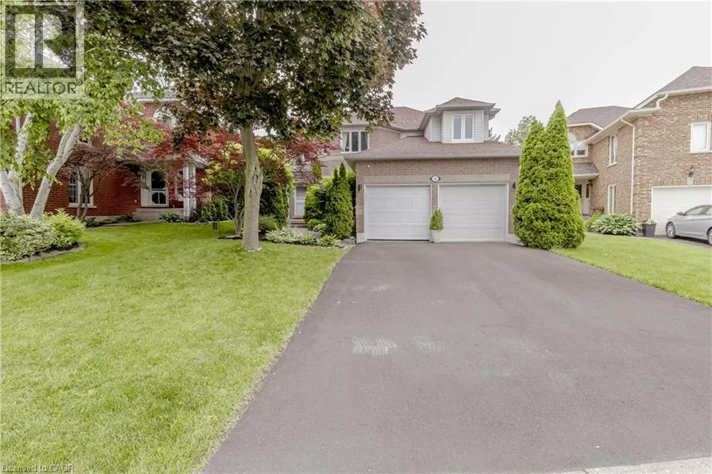 33 STRATHROY Crescent