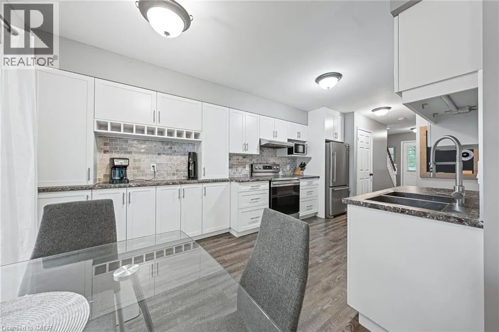 21 GRAYSTONE Court
