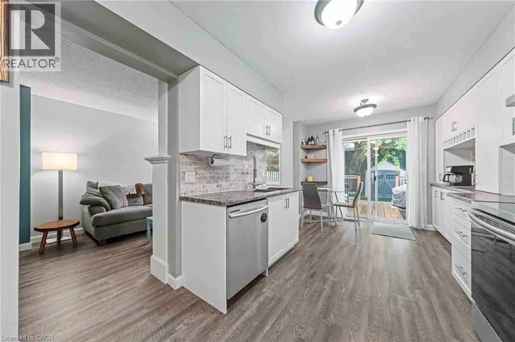 21 GRAYSTONE Court