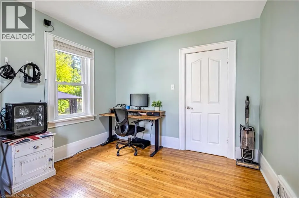 118 MAIN Street W
