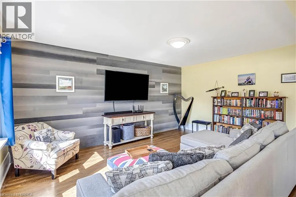 118 MAIN Street W