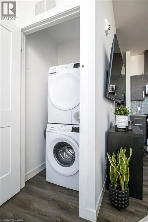 15 QUEEN Street S Unit# 401, #401