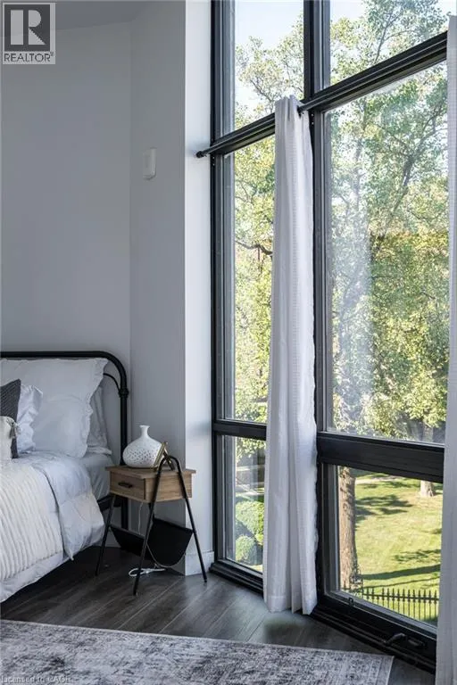 15 QUEEN Street S Unit# 401, #401