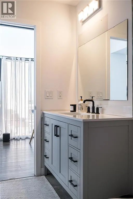 15 QUEEN Street S Unit# 401, #401