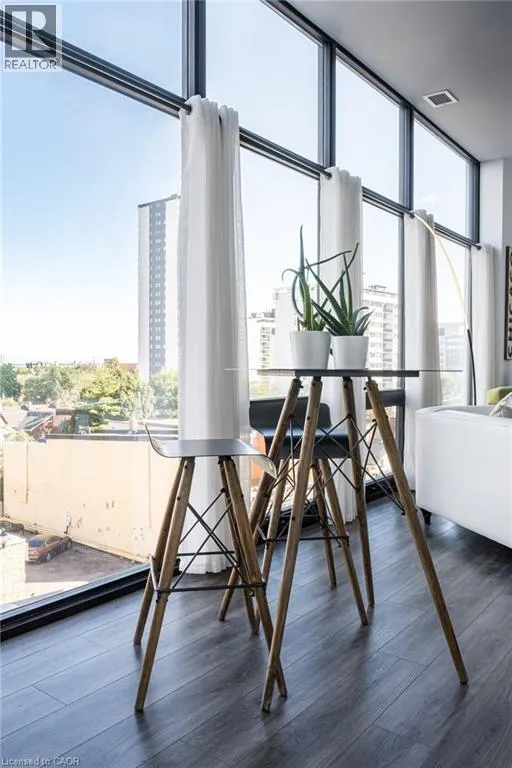 15 QUEEN Street S Unit# 401, #401