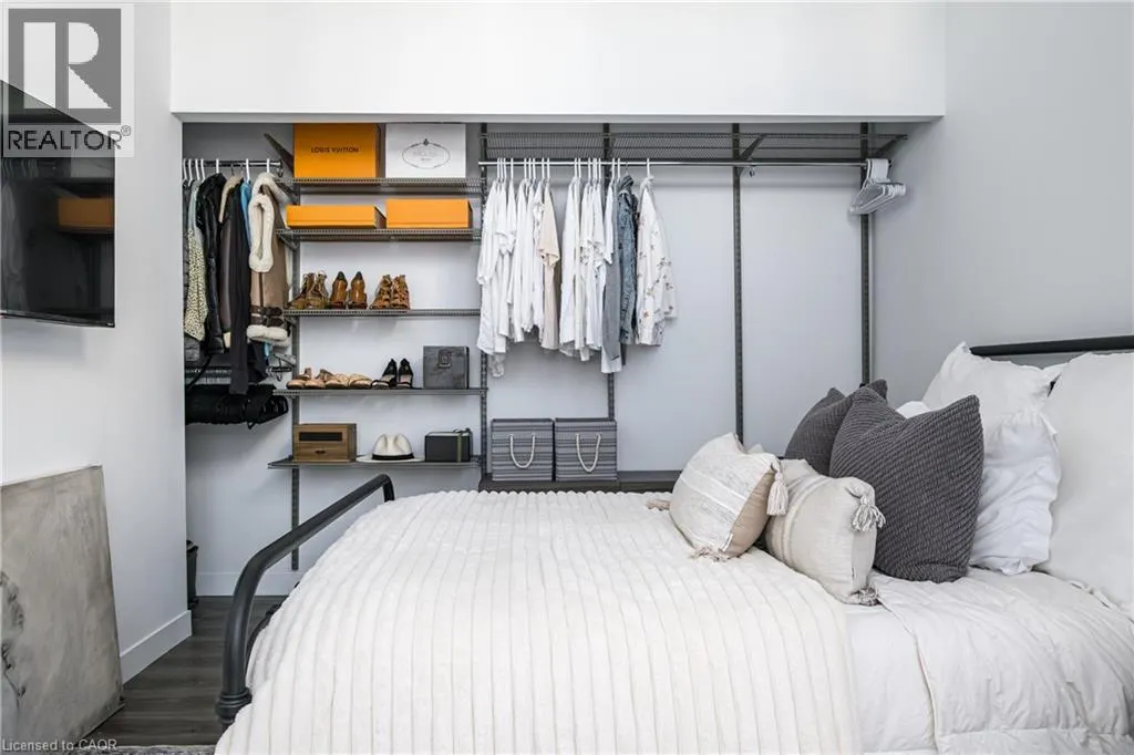 15 QUEEN Street S Unit# 401, #401