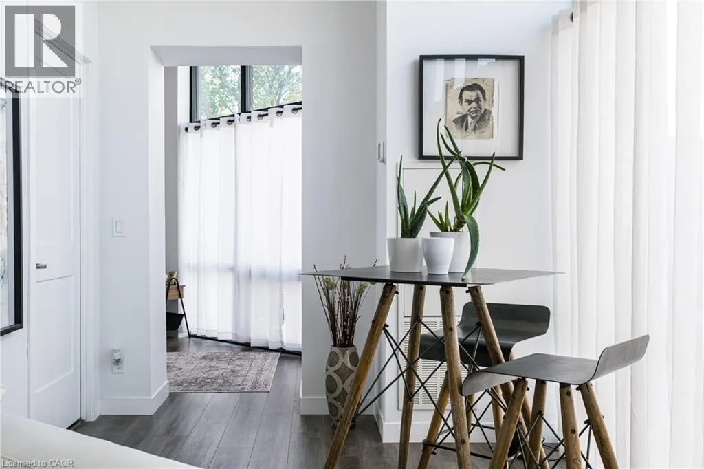 15 QUEEN Street S Unit# 401, #401