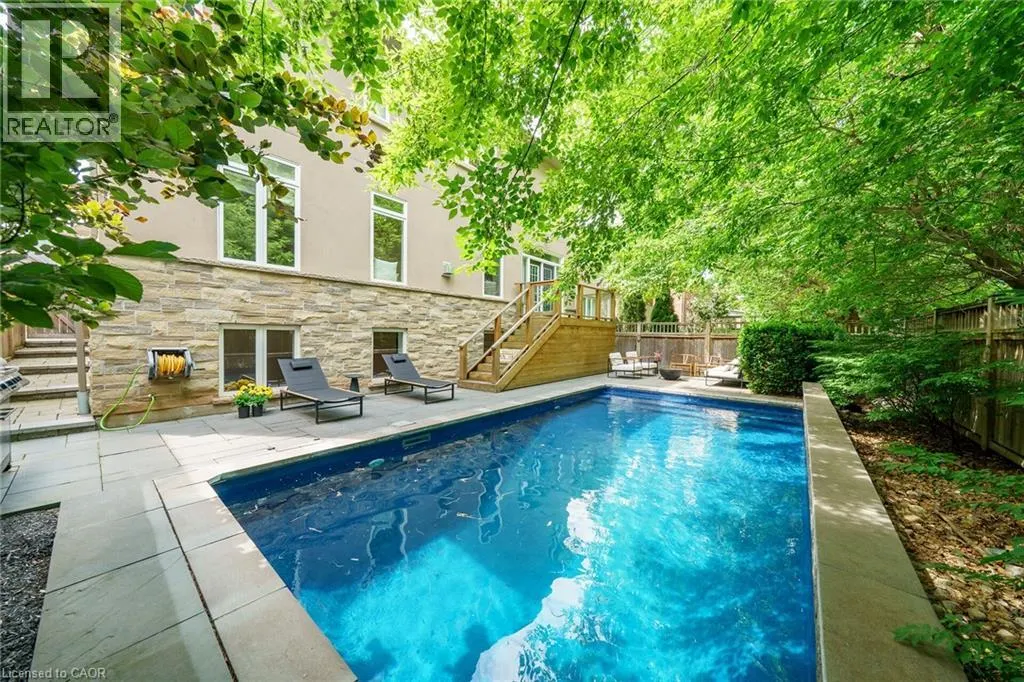 6 VANDERBURGH Lane