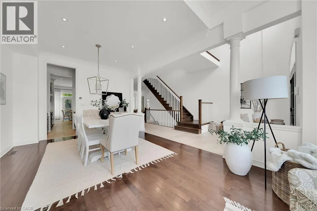 6 VANDERBURGH Lane