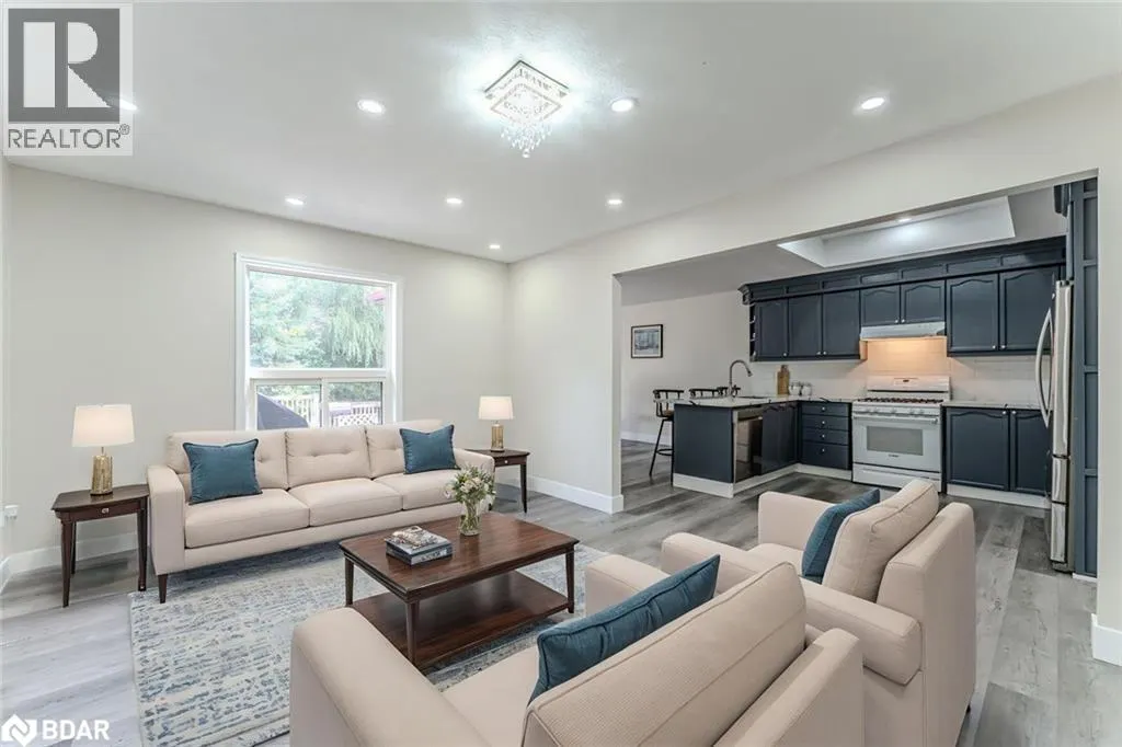 29 SILVER BIRCH Avenue