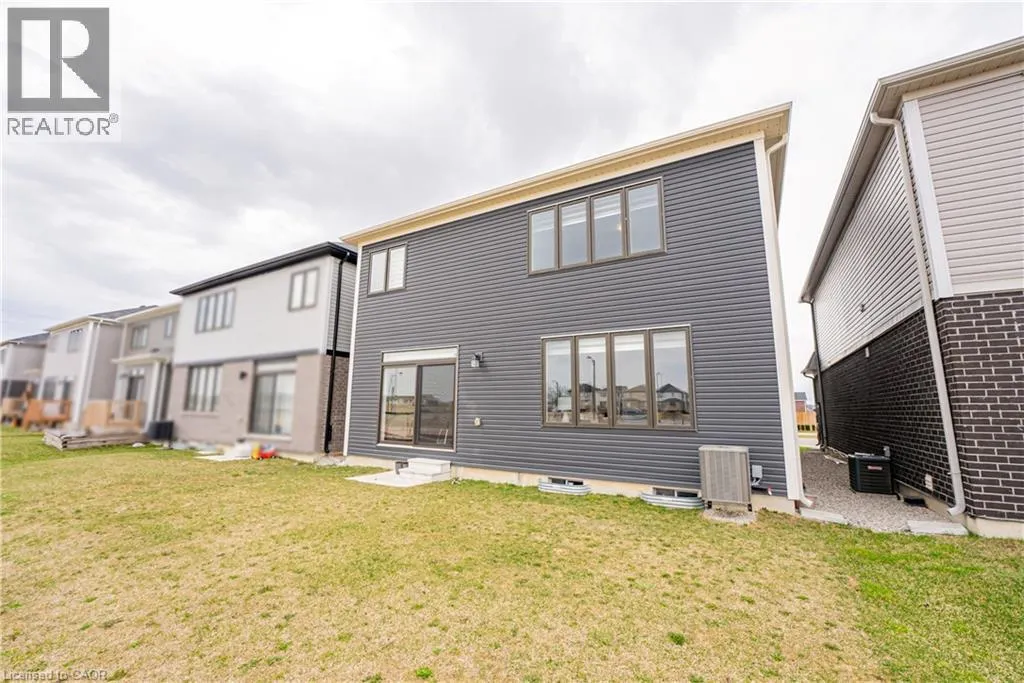22 OAKTREE Drive