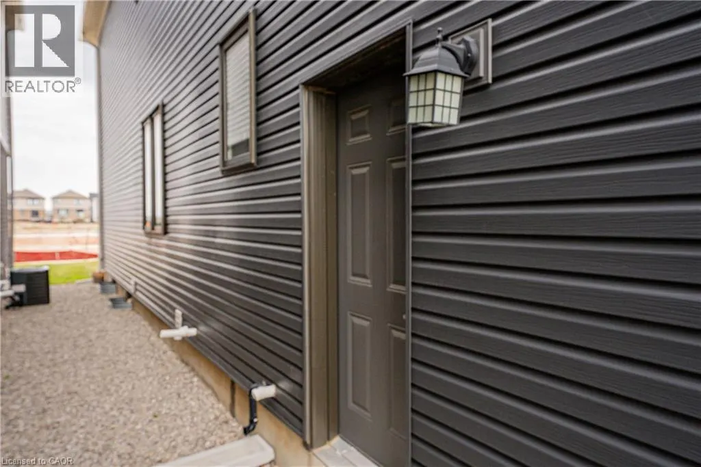 22 OAKTREE Drive