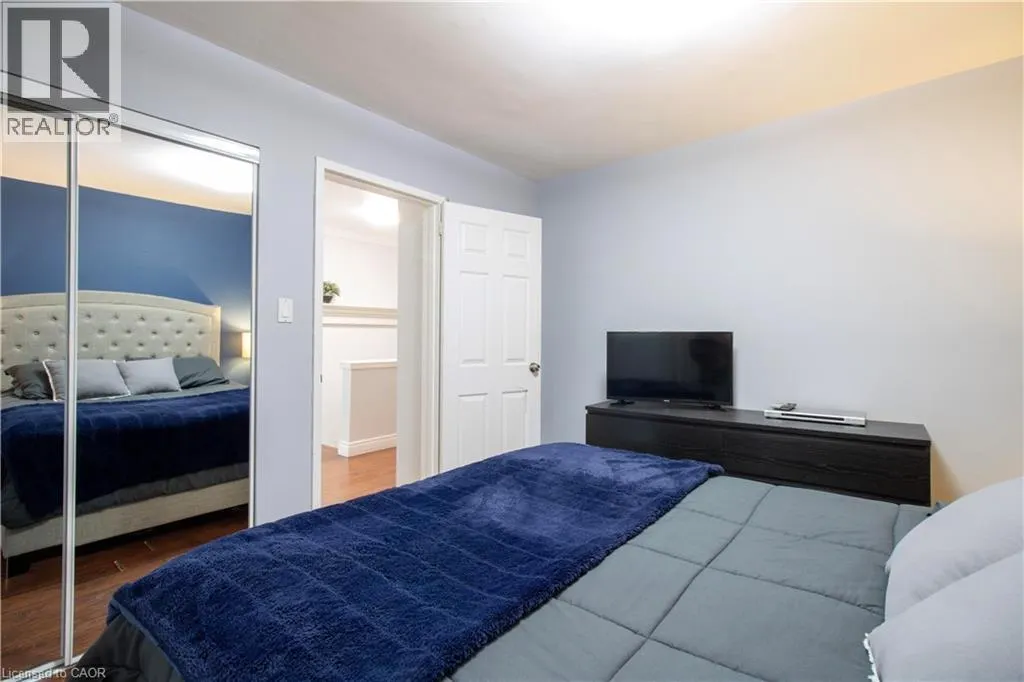 28 GLEN EDEN Court