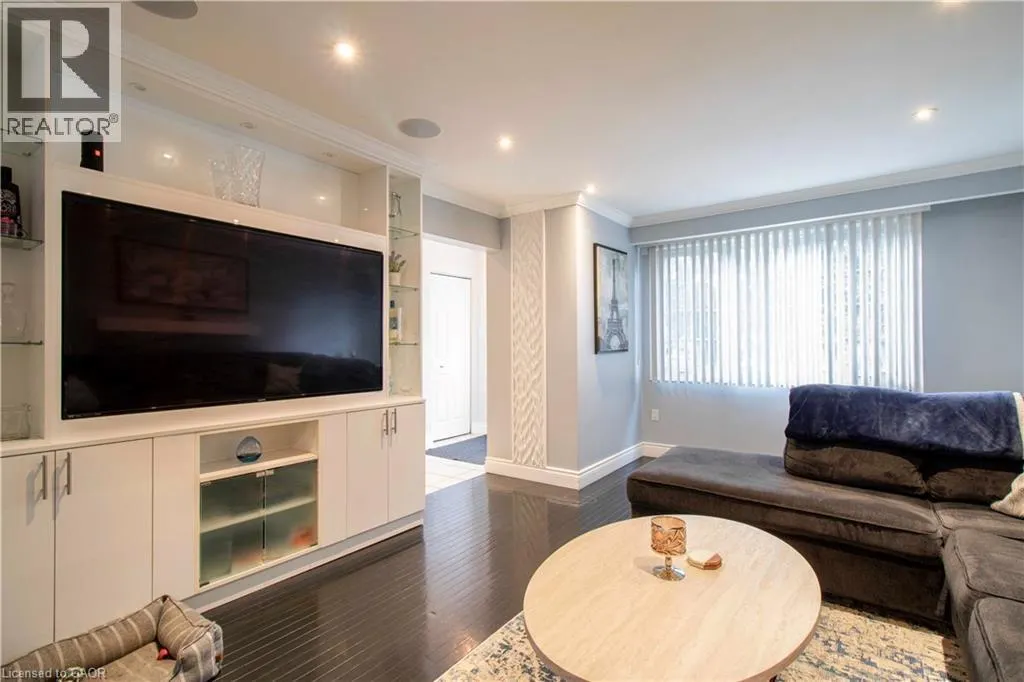 28 GLEN EDEN Court