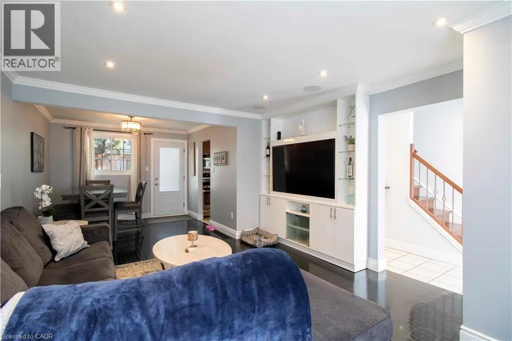 28 GLEN EDEN Court