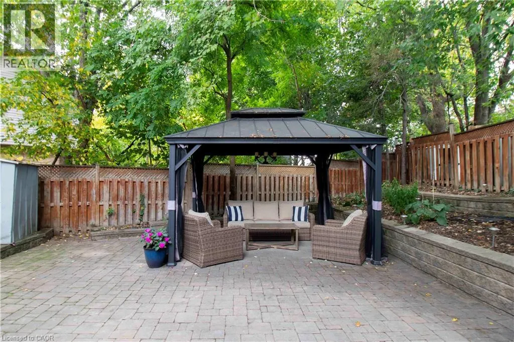 28 GLEN EDEN Court