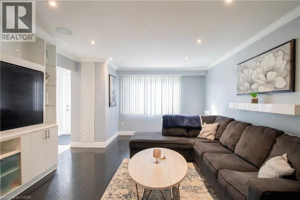 28 GLEN EDEN Court