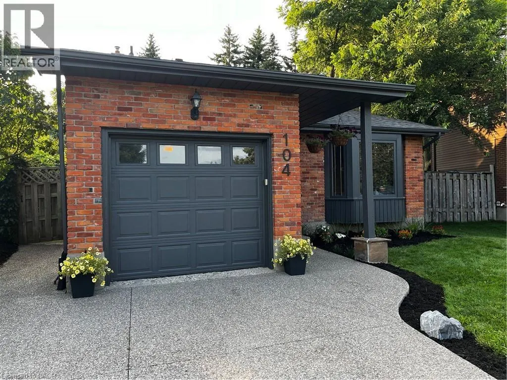 104 HOMEVIEW Place