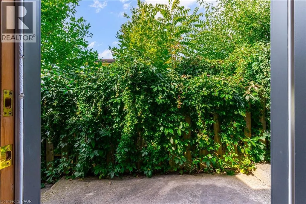 104 HOMEVIEW Place