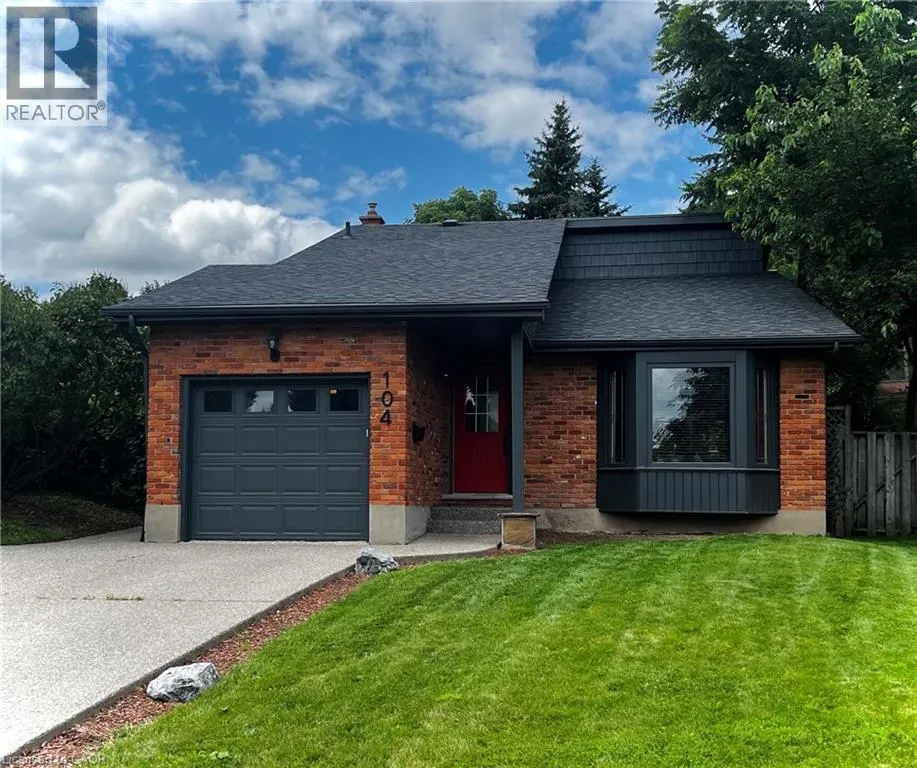 104 HOMEVIEW Place