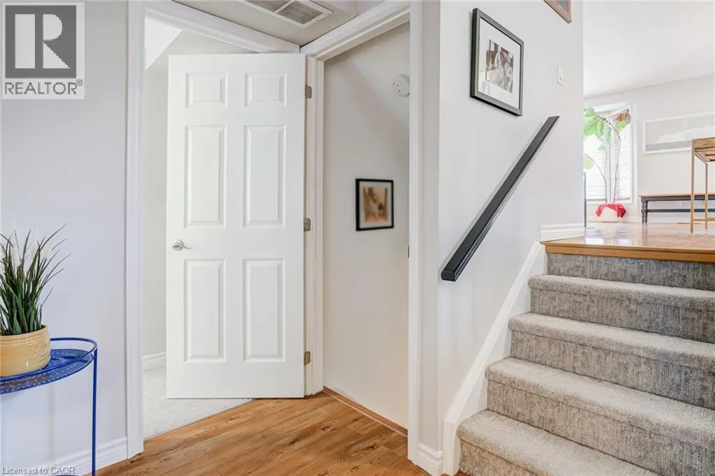 104 HOMEVIEW Place