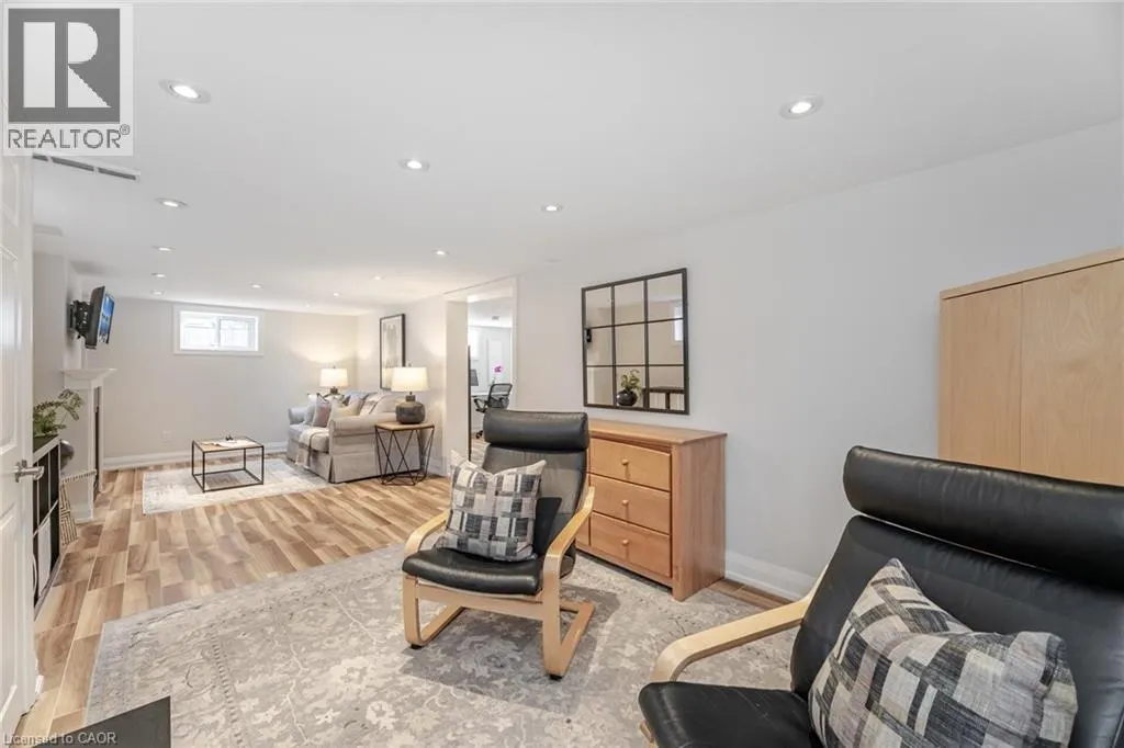 75 EMERALD Crescent