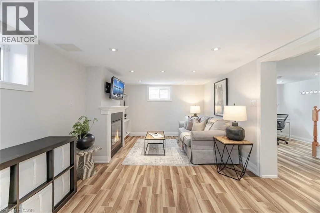 75 EMERALD Crescent