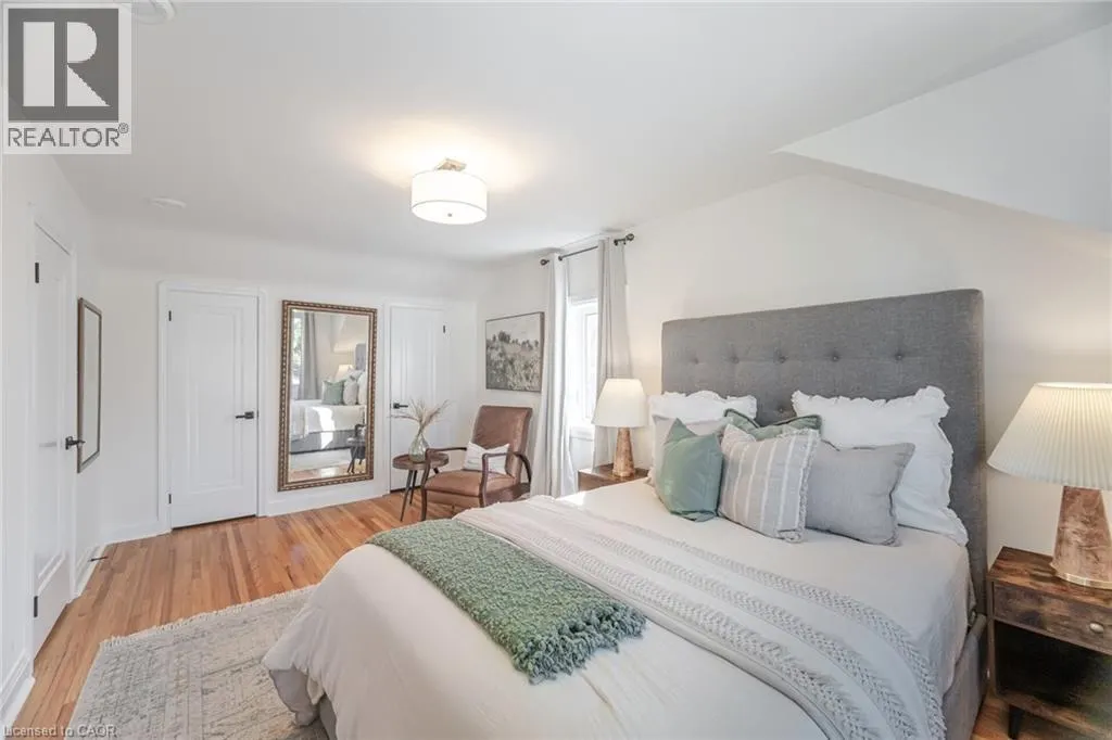 75 EMERALD Crescent
