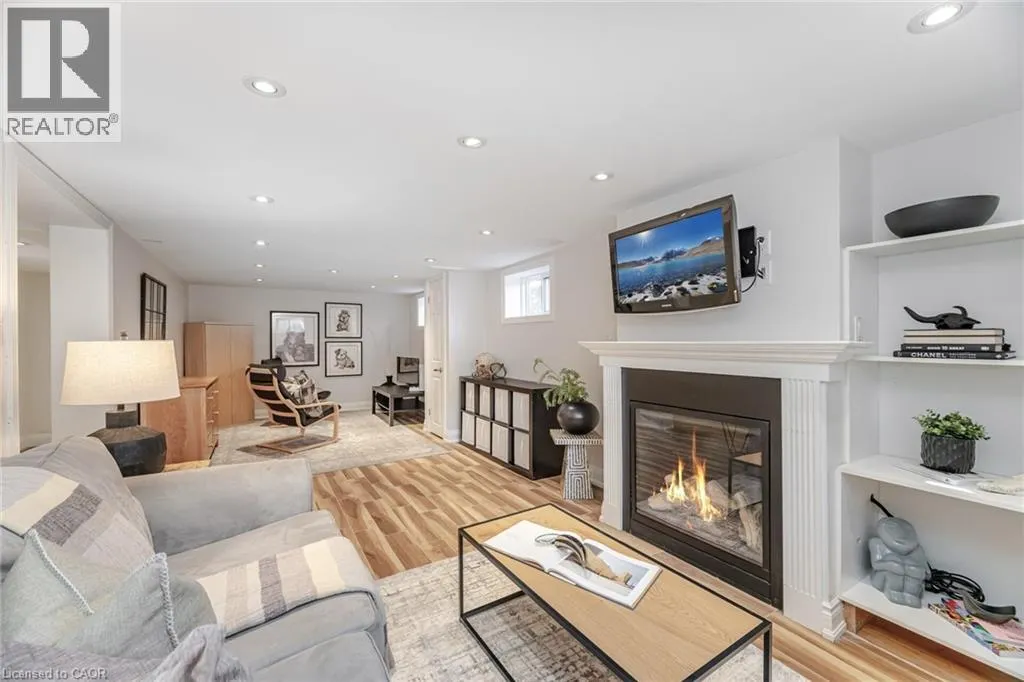 75 EMERALD Crescent