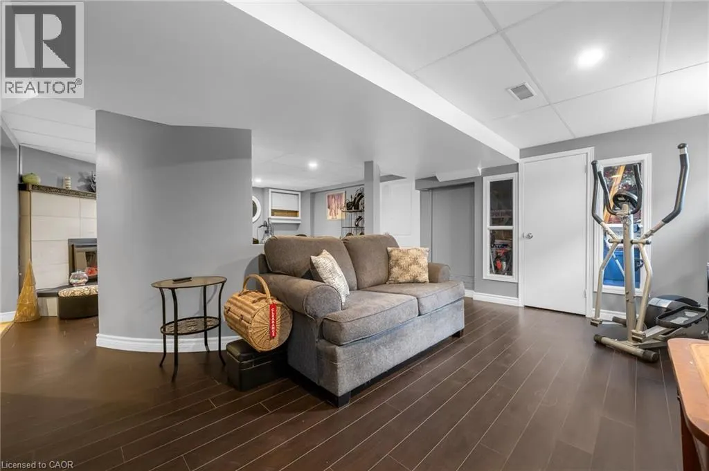 33 ROSEDALE Avenue