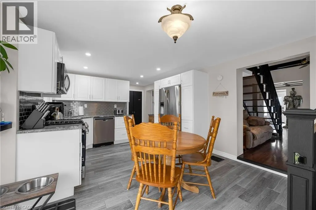 33 ROSEDALE Avenue