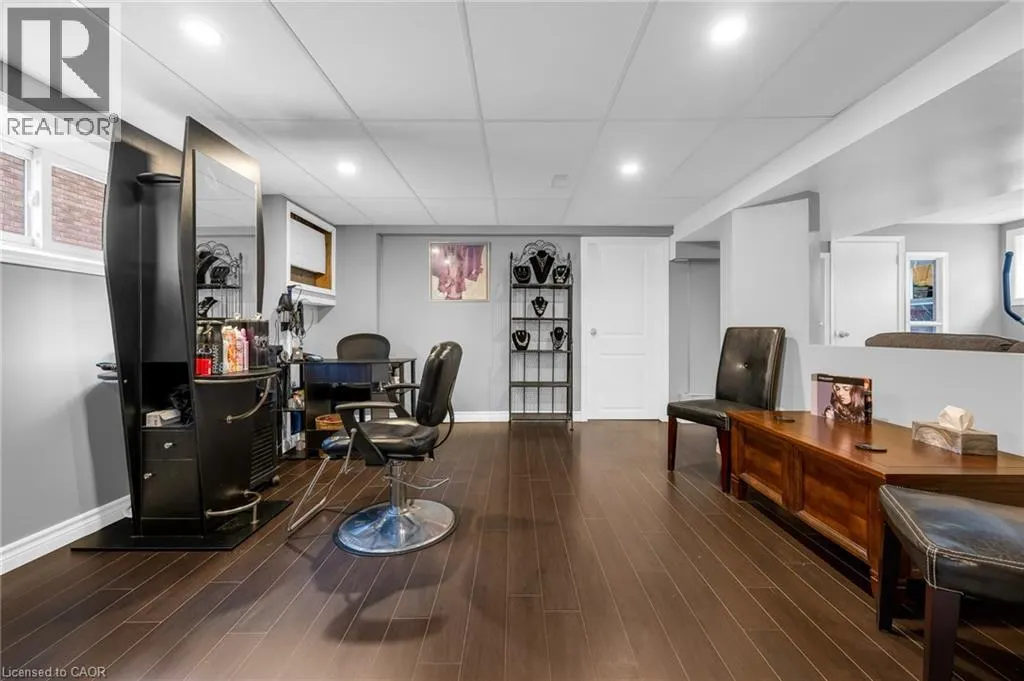 33 ROSEDALE Avenue