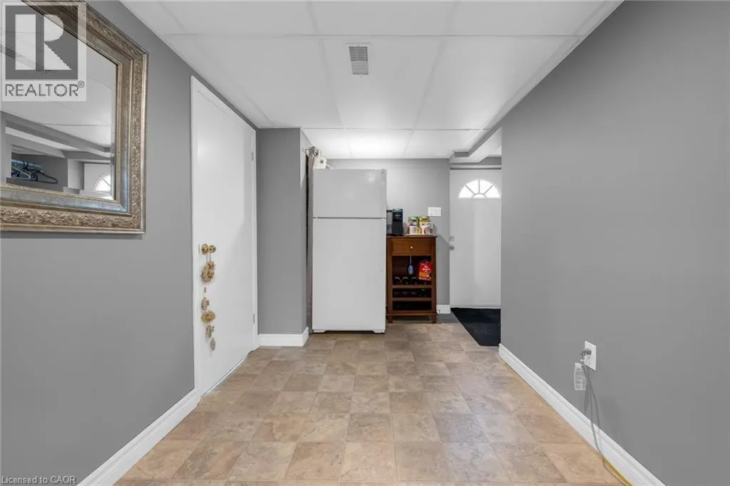 33 ROSEDALE Avenue