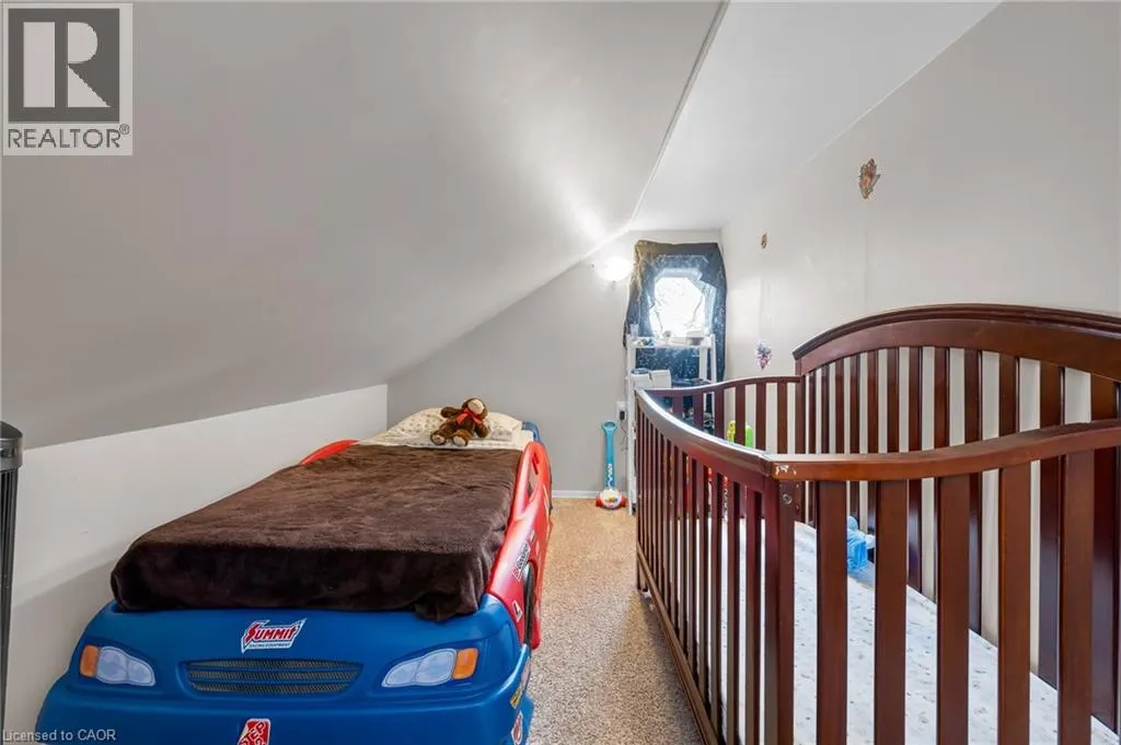 33 ROSEDALE Avenue