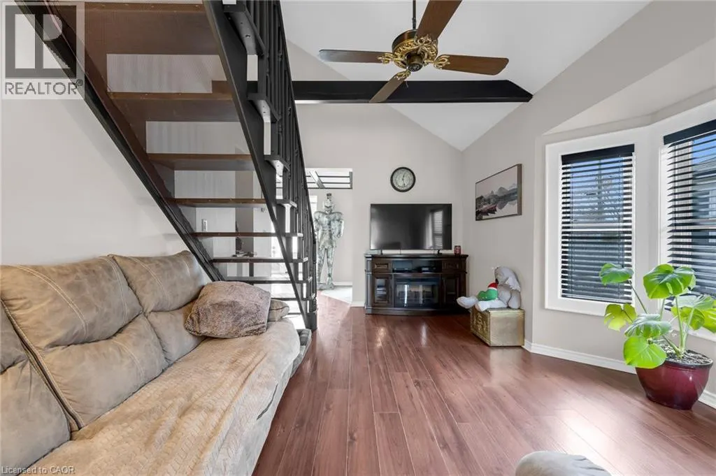 33 ROSEDALE Avenue