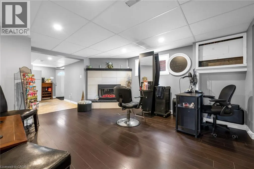 33 ROSEDALE Avenue